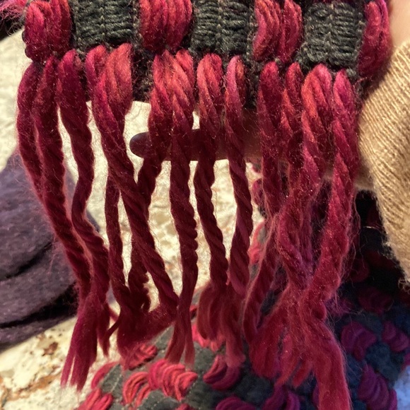 Two long unique fashionable scarves - Picture 6 of 7